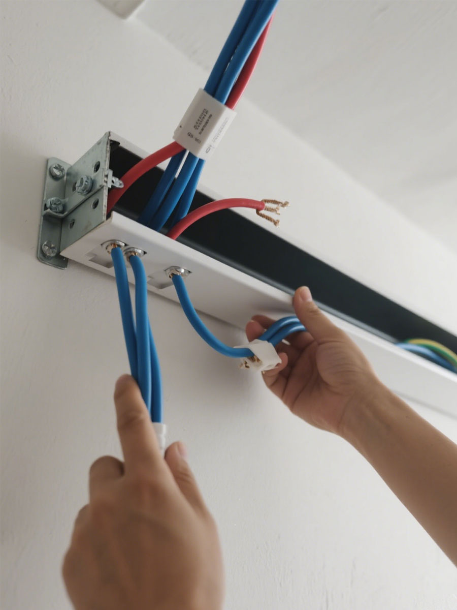 明装电气线路安装之线槽的安装固定